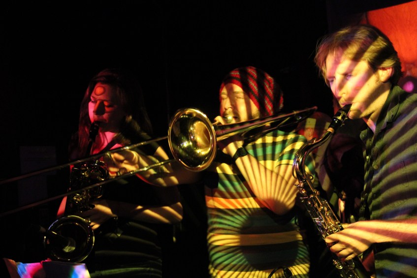 Interlocutor horn section