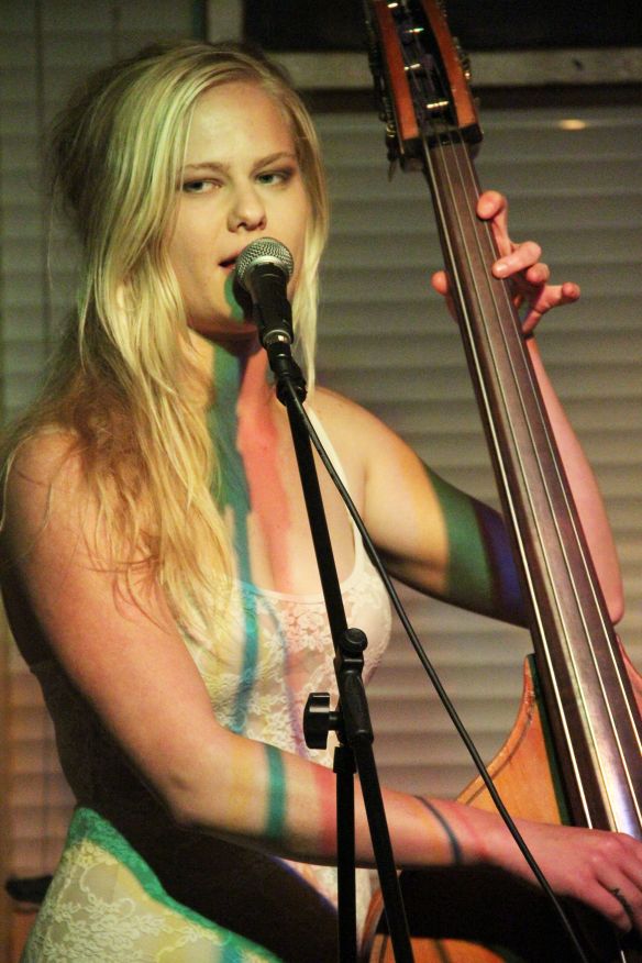 Laura and the bass 